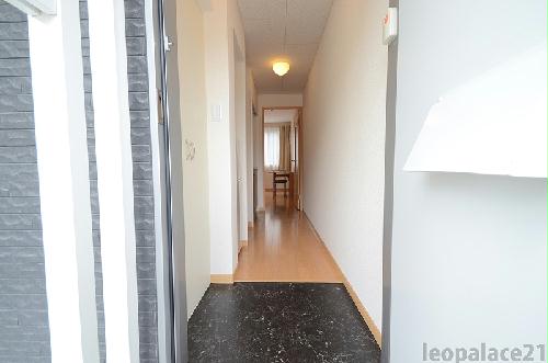 玄関　備品や設備仕様は号室等により異なります現地をご確認下さい。