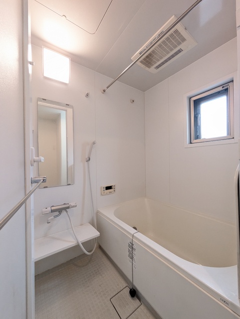 バス・シャワールーム　※クリーニング前の参考画像です。