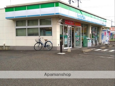 コンビニ　ファミリーマート（コンビニ）まで200m