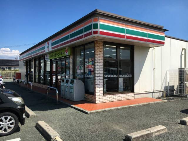コンビニ　セブンイレブン（コンビニ）まで1560m