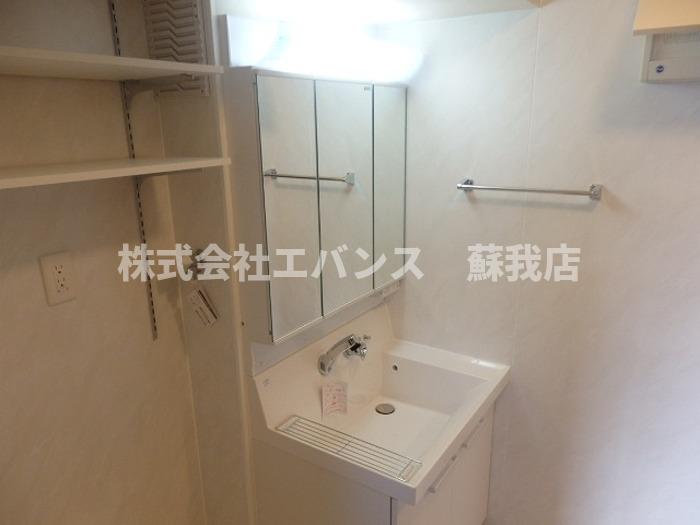 洗面設備　使いやすい洗面所です