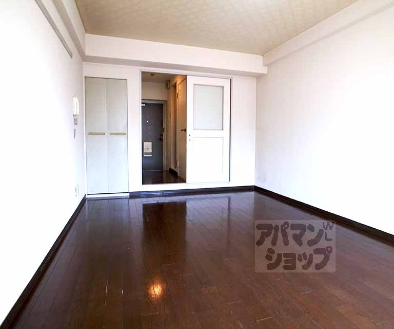 居室・リビング　奥行きのある室内です！