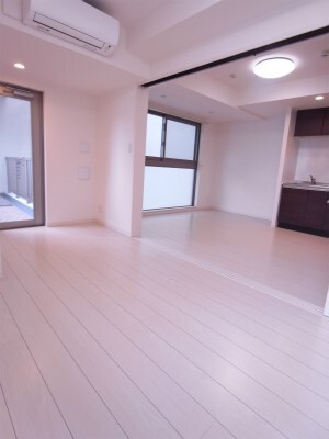 その他部屋・スペース　落ち着いた色調の寝室です