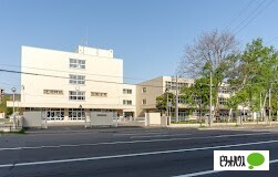 中学校　札幌市立向陵中学校（中学校）まで901m
