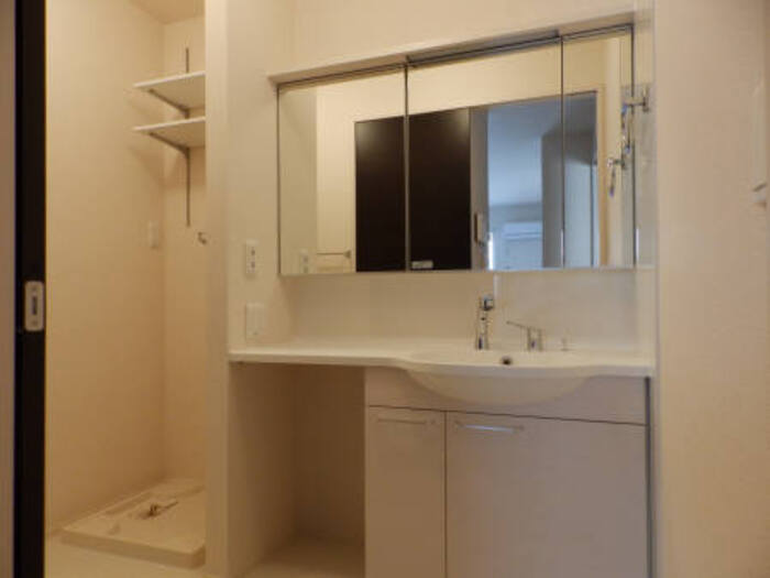 洗面設備　コンパクトで使いやすい洗面所