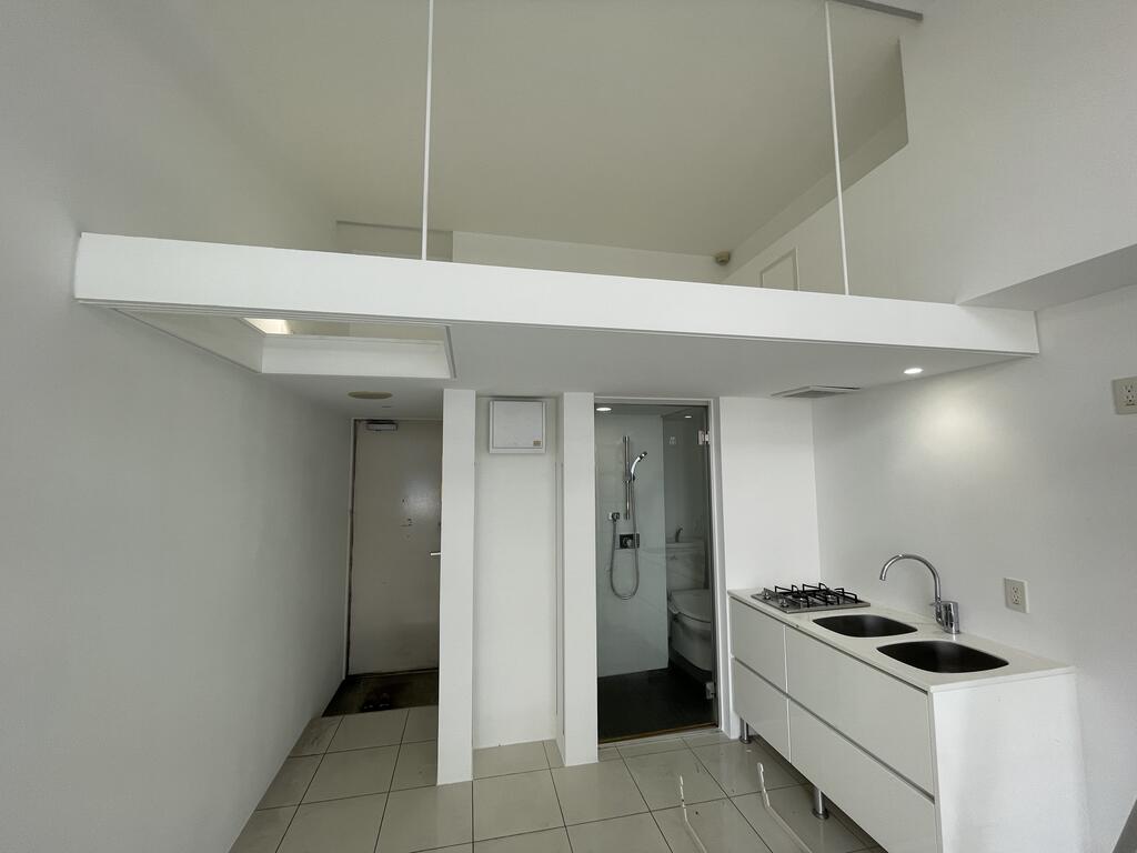 居室・リビング　白が基調なので明るくデザイン性も高い