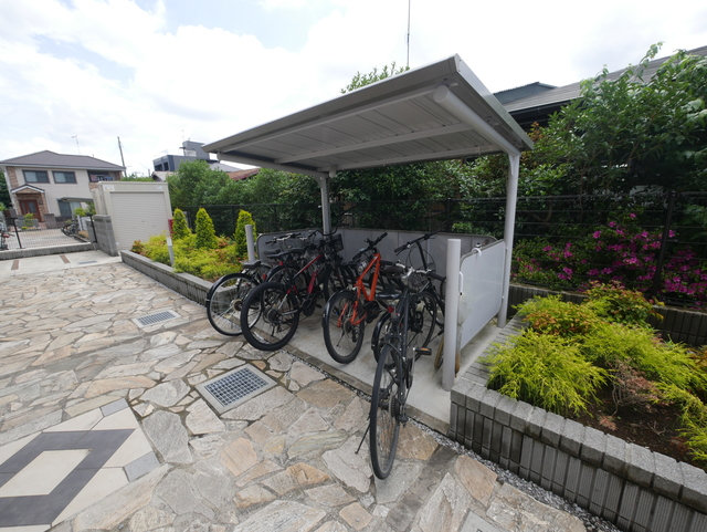 その他共有部分　★敷地内に屋根付の駐輪場がございます★