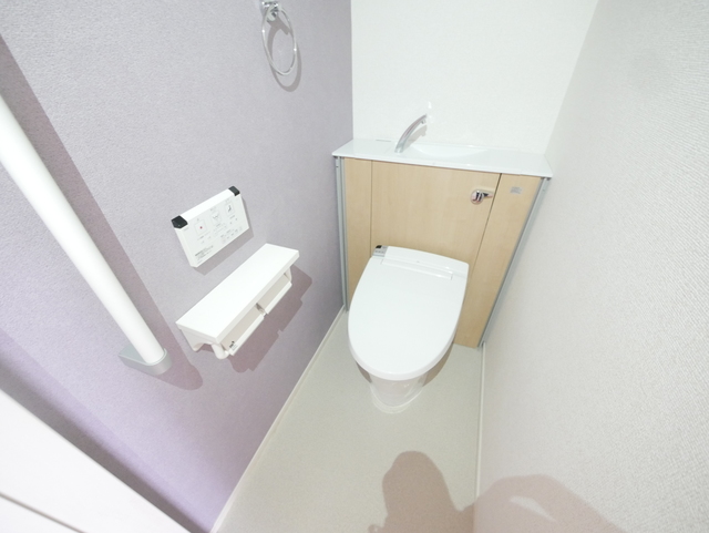 トイレ　★人気の温水洗浄便座付です★