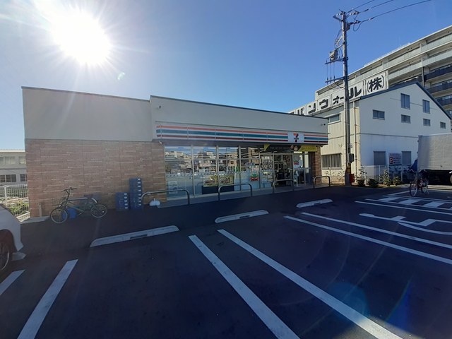 コンビニ　セブンイレブン足立江北橋東店（コンビニ）まで244m
