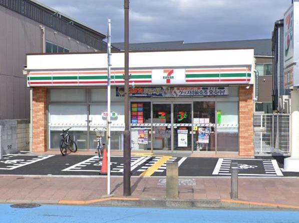 コンビニ　セブンイレブン　足立竹ノ塚駅西店（コンビニ）まで352m
