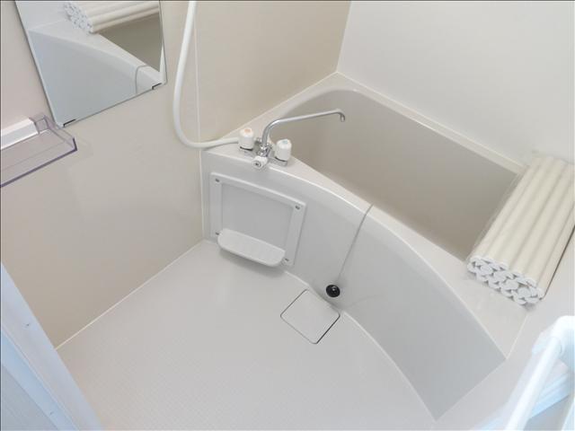 バス・シャワールーム　ゆったりとしたバスルーム