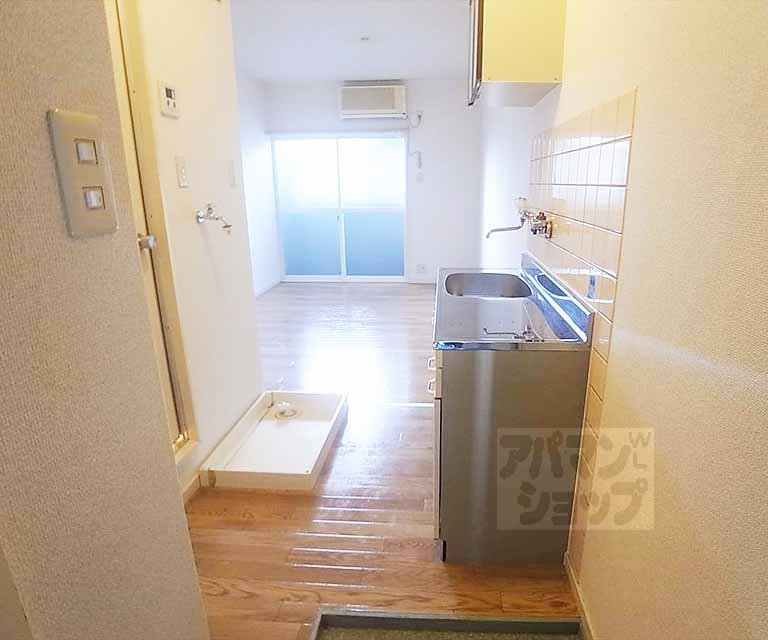 その他部屋・スペース　玄関から室内に向かって