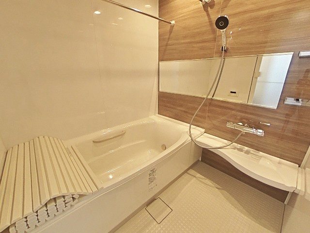バス・シャワールーム　追焚き・浴室乾燥機付きの浴室