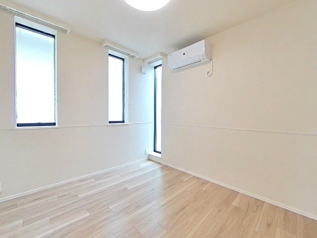 その他部屋・スペース　洋室にもエアコン付いてます