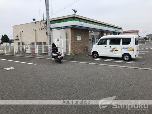 コンビニ　ファミリーマート（コンビニ）まで2600m