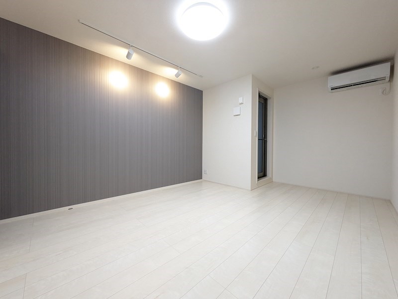 フジパレス塚口本町1番館の居間写真