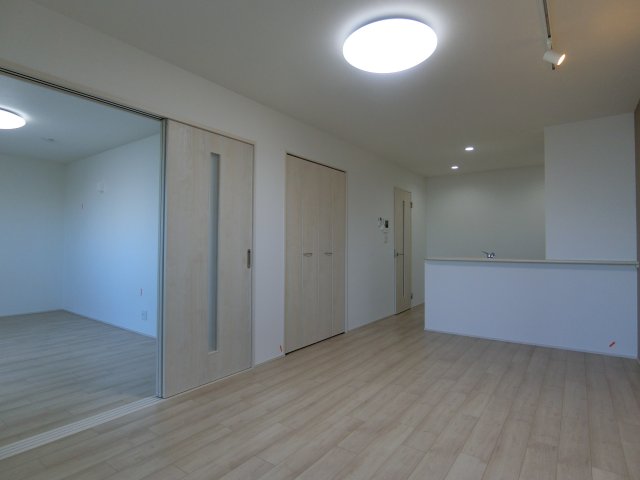 フジパレスレーヴ1番館の居間写真