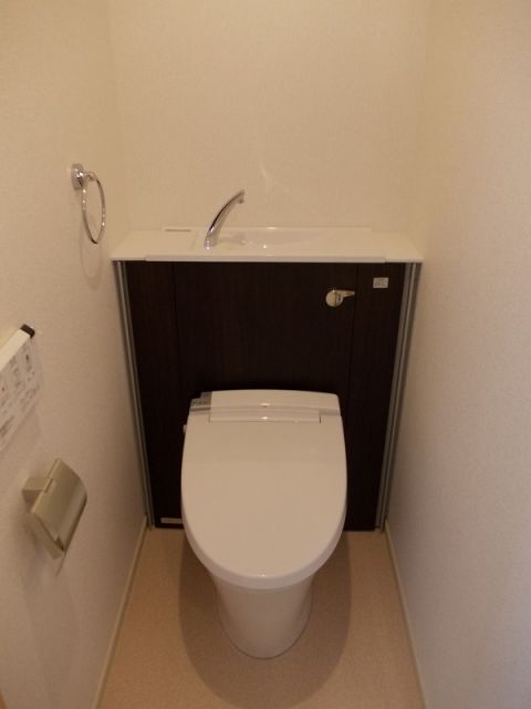 都営新宿線 西大島駅 徒歩4分 11階建 築11年のトイレ写真