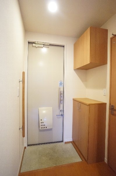 玄関　※同仕様、別の部屋の写真です
