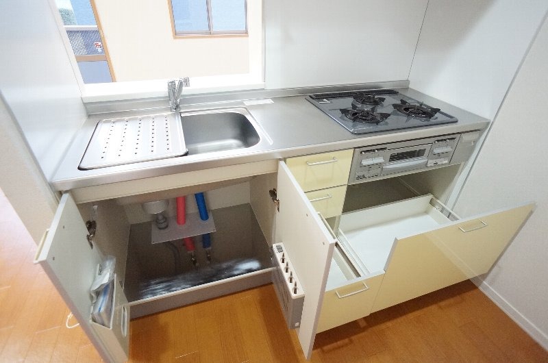 キッチン　※同仕様、別の部屋の写真です