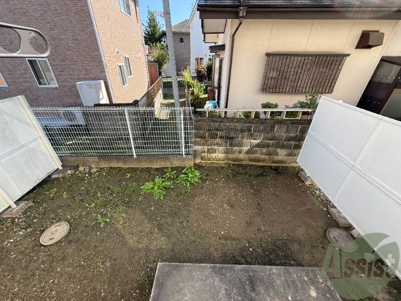 バルコニー　専用の庭の写真です。うまく使えそうですね。