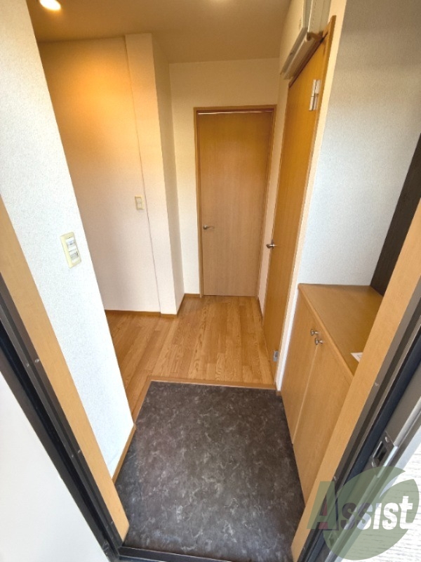 玄関　玄関はこちらです。広さは十分そうですね。