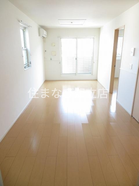 居室・リビング　同型別部屋写真