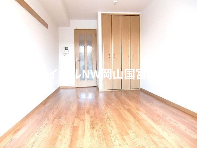 居室・リビング　広々８帖の洋室☆