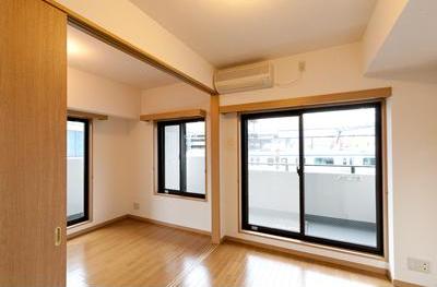 居室・リビング　オールフローリングな室内