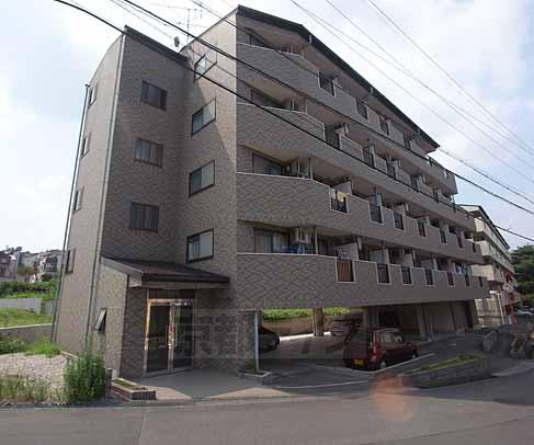 京田辺市大住責谷のマンションの建物外観