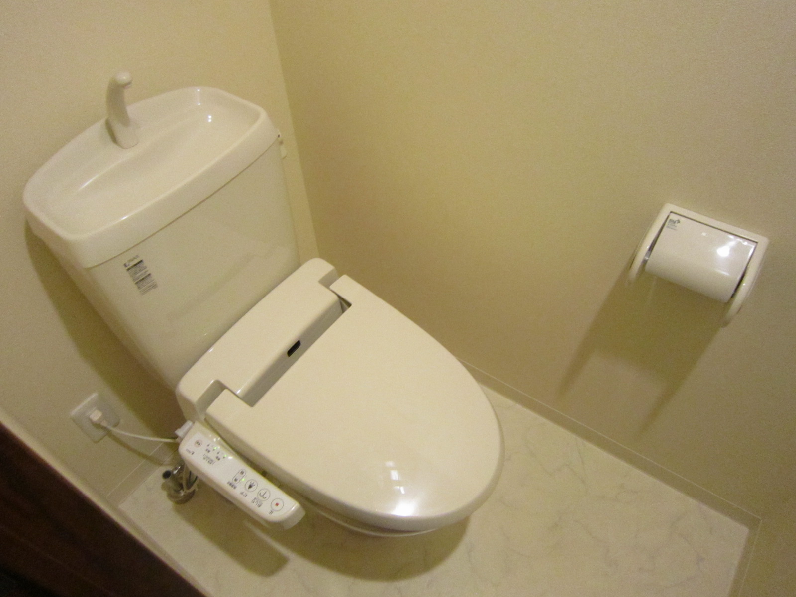 トイレ　ウォシュレット付き