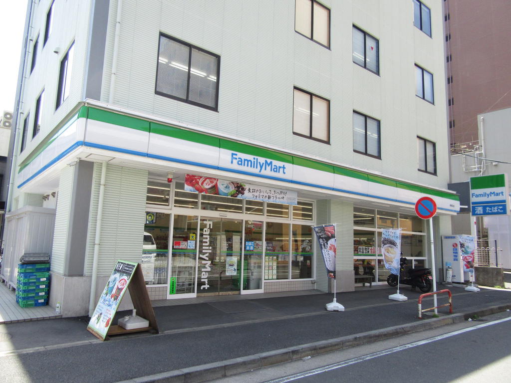 コンビニ　ファミリーマート新横浜店（コンビニ）まで238m