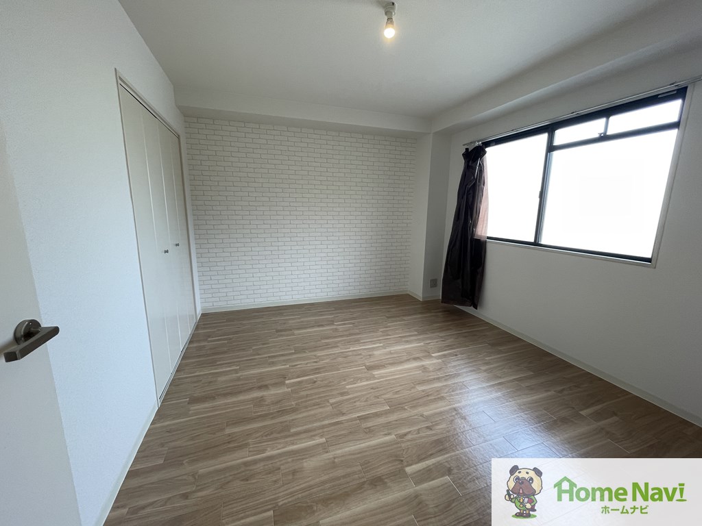 セキュリティ　明るい洋室