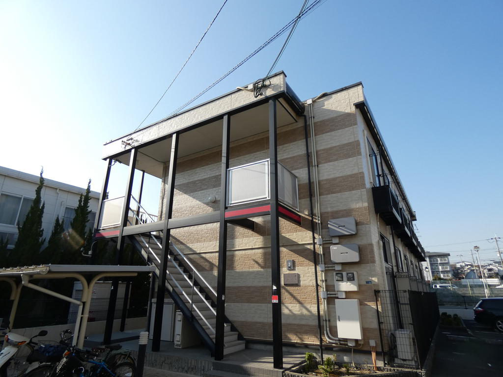 豊中市熊野町のアパートの建物外観