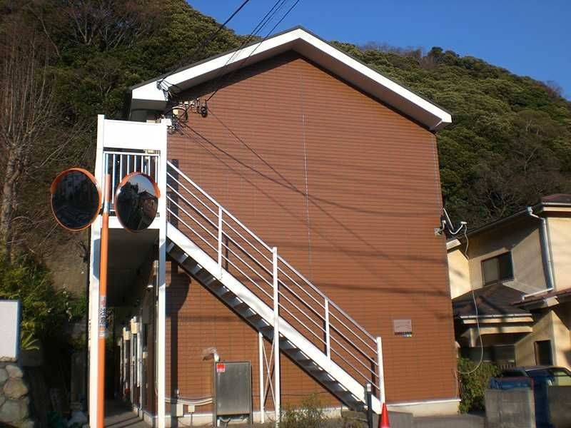 横須賀市浦賀のアパートの建物外観