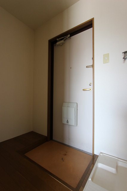 玄関　写真は別号室のものです。