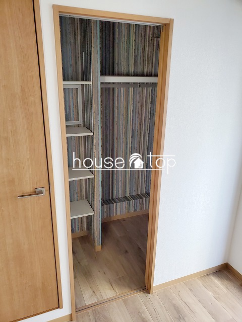 収納　収納豊富なウォークインクローゼット