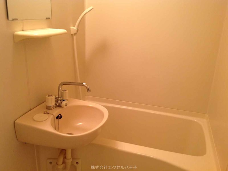 バス・シャワールーム　ゆったり入れるお風呂です。