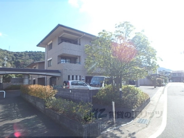 京都市伏見区醍醐烏橋町のマンションの建物外観