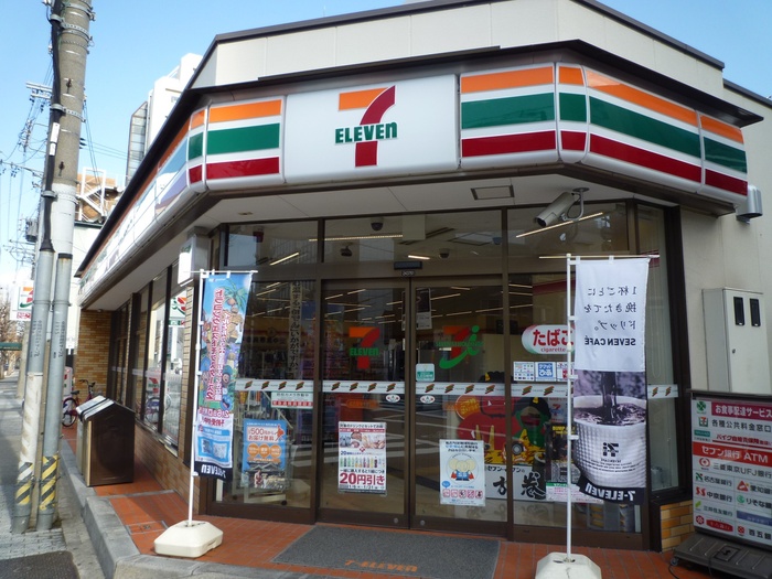 コンビニ　セブンイレブン（コンビニ）まで241m