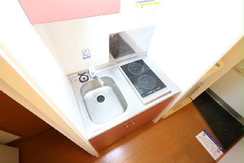 キッチン　お掃除らくらくの２口ラジエントヒーターを採用