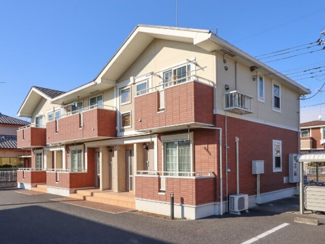 【栃木市大平町富田のアパートの建物外観】