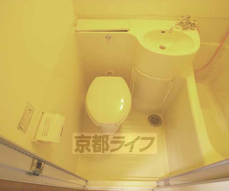 トイレ　２０１号室１ＤＫ写真です