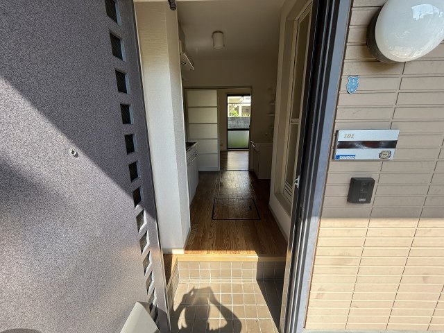 玄関　落ち着いた玄関です