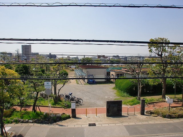 【市川市相之川のマンションの公園】