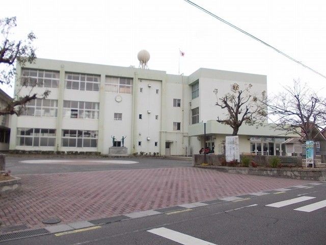 【バンブー　ケンの小学校】