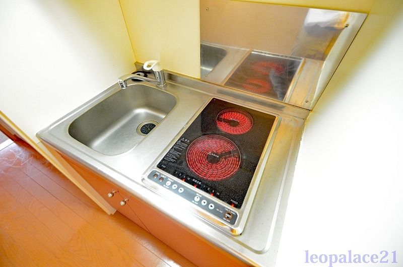 キッチン　同タイプ部屋の写真となり設備等は現況と異なる場合があります。