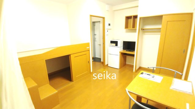 居室・リビング　1階はフローリング、２階はカーペット