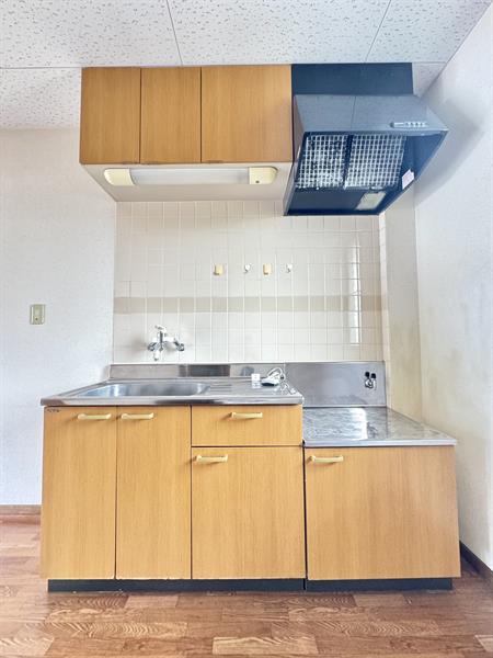 キッチン　キッチンの横には窓もついています