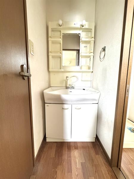 洗面設備　1人暮らしにも嬉しい独立洗面台付いてます